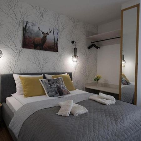 Bialy Jelen Z Basenem I Jacuzzi Bed & Breakfast Ostrowsko Exterior photo