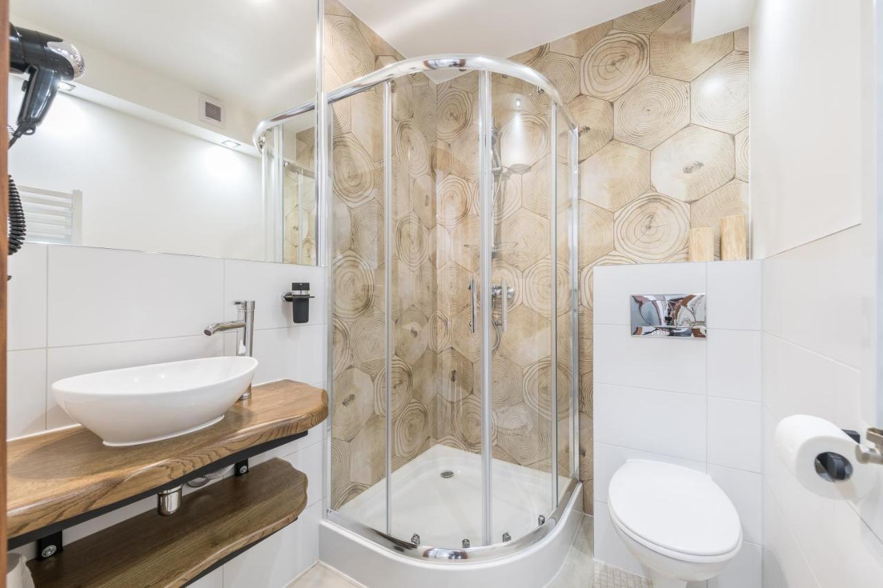 Bialy Jelen Z Basenem I Jacuzzi Bed & Breakfast Ostrowsko Exterior photo
